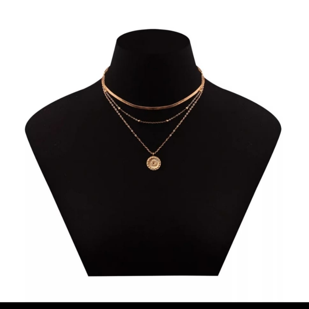 Elegant necklaces set of 3